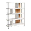 Moderne boekenplank met witte en houten afwerking, 5 niveaus en verstelbare schappen.