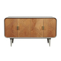 Moderne houten dressoir met geometrisch patroon en metalen handgrepen