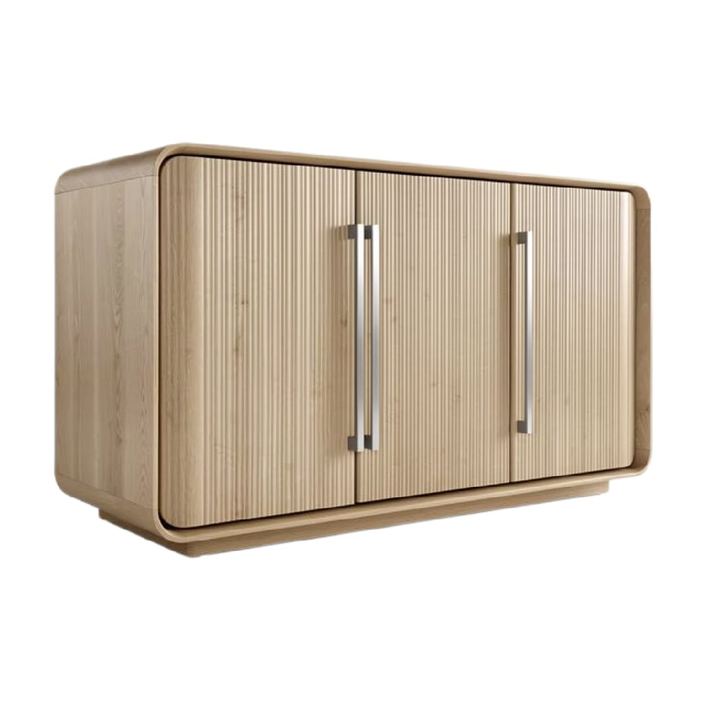 "Moderne Eiken Houten Dressoir met Strakke Lijnen en Glanzende Grepen"